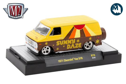 M2 Machines 1971 Chevrolet Van G10 Sunny Daze en base de exhibición
