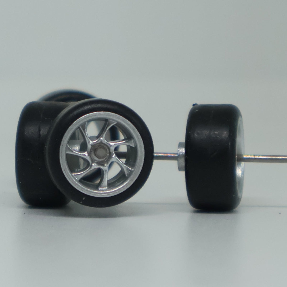 Llantas de Goma  Escala 1:64 Básica Tipo B